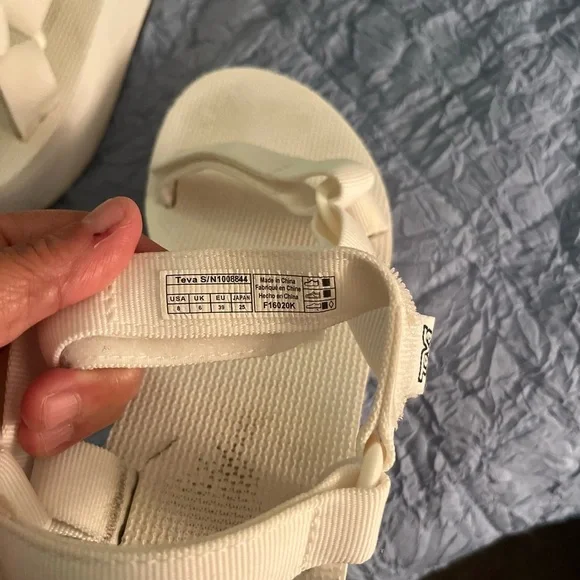 Teva Platform White Sandals Womens size 8 - Picture 4 of 4